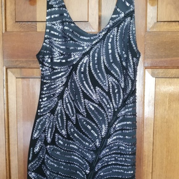 Black, Beaded Full-Length Gown - Picture 7 of 8